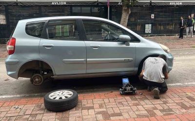 Antalya’da park halindeki yaklaşık 20 aracın lastikleri kesildi
