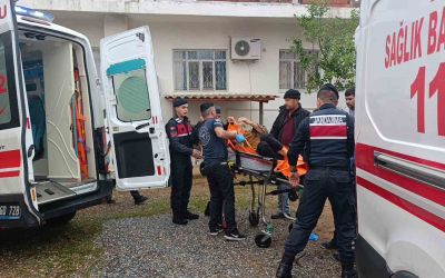 Tartıştığı babasını ve yengesini tabancayla vurarak ağır yaraladı
