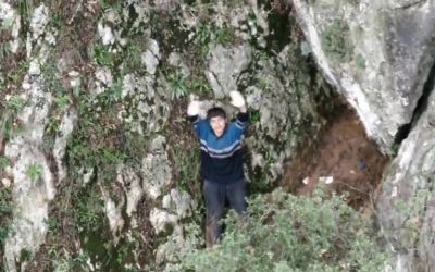 Yaşam için son çığlığı 4’üncü gün duyuldu: Dağın zirvesinde mahsur kalan genç için ekipler seferber oldu
