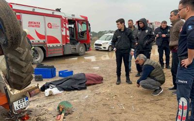 Sahilde traktörün altında kalan 2 gençten biri hayatını kaybetti
