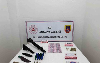 Antalya’da uyuşturucu operasyonu: 3 şüpheli gözaltında
