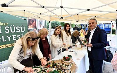 Muratpaşa Belediyesi’nden kadınlara kapı süsü atölyesi
