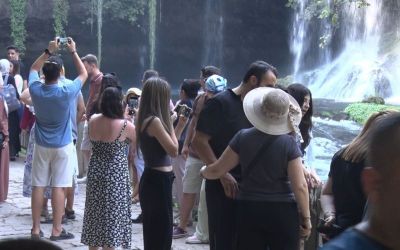 Antalya’nın simgelerinden Düden Şelalesi, 2025’te yaklaşık 900 bin ziyaretçiyi ağırladı
