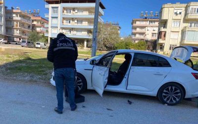 Antalya’da seyir halindeki otomobile silahlı saldırı: 1 yaralı
