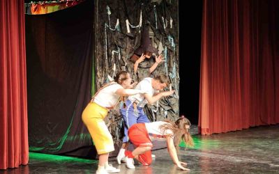 Kepez Kent Tiyatrosu yılın ilk çocuk oyununu sahneledi
