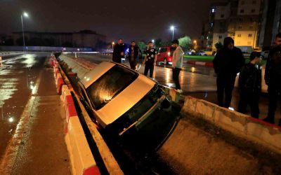 Kanala uçan otomobilin sürücüsü kazayı yara almadan atlattı
