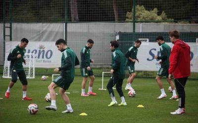 Esenler Erokspor, Antalya’daki devre arası çalışmalarını tamamladı
