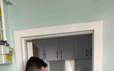 Yaşlı kadının pazarda kaybettiği cüzdanı bulup evinde teslim ettiler
