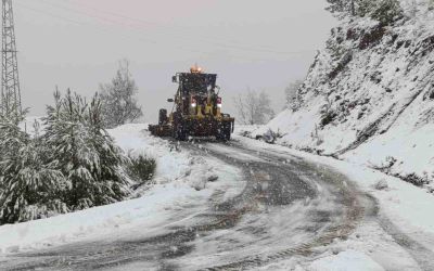 Antalya’nın yüksek kesimlerinde karla mücadele çalışması
