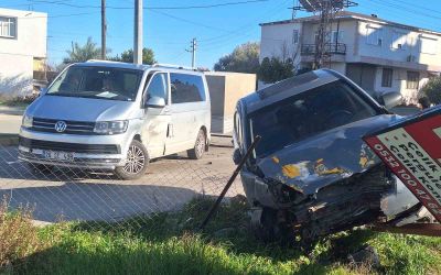 Serik’te otomobil ile minibüs çarpıştı: 1 yaralı
