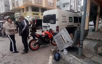 Manavgat’ta kamyonet ile motosiklet çarpıştı: 1 yaralı
