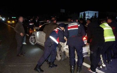 Zincirleme kazada 3 sürücüden 2’si ehliyetsiz 1’i hem ehliyetsiz hem alkollü çıktı
