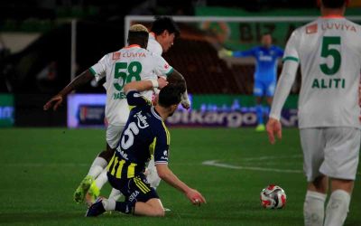 Trendyol Süper Lig: Corendon Alanyaspor: 2 - Fenerbahçe: 1 (Maç devam ediyor)

