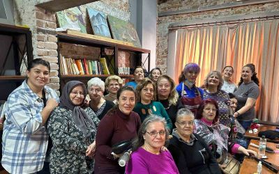 Muratpaşa’nın Yaşlı Evleri’nde kişisel bakım uygulaması
