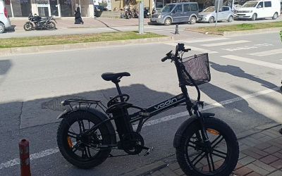 Aynı istikamette giden motosiklet ile elektrikli bisiklet çarpıştı: 1 yaralı
