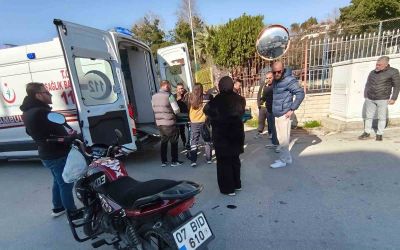 Manavgat’ta kamyonet ile motosiklet çarpıştı: 1 yaralı
