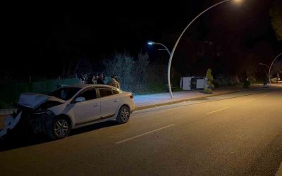 Gazipaşa’da park halindeki otomobile çarpan sürücü kaçtı
