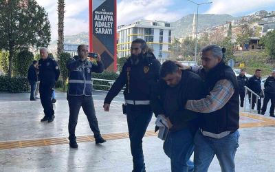 Alanya’da bıçak ve zincirlerin kullanıldığı kavgaya 3 tutuklama
