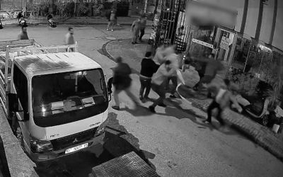 Alacak verecek meselinden birbirlerine girdiler, adliyeye sargılar içinde sevk edildiler
