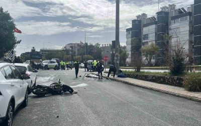 Antalya’da hafif ticari araç motosikletle çarpıştı: 1 ölü
