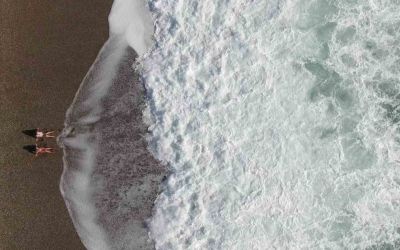 Bir hafta aradan sonra güneşi gören Antalyalılar sahile akın etti
