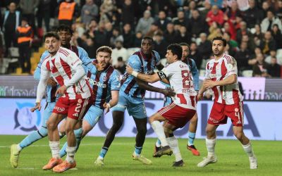Trendyol Süper Lig: Antalyaspor: 1 - Trabzonspor: 1 (Maç sonucu)
