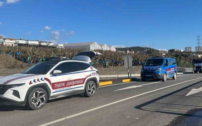 Alanya’da SUV araç ile otomobil çarpıştı: 3 yaralı
