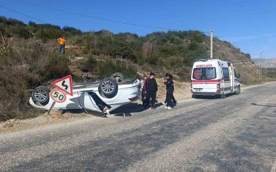 Ters dönen otomobilin sürücüsü yaralandı
