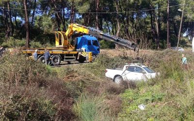 Dereye uçan kamyonetten yara alamadan kurtuldu
