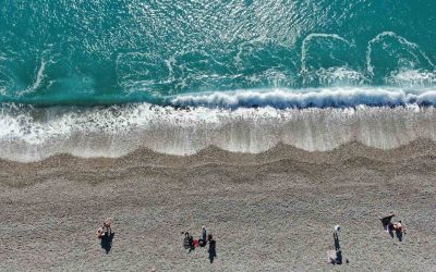 Antalya’da bir gün arayla iki mevsim: Dün sağanak ve fırtına, bugün deniz keyfi
