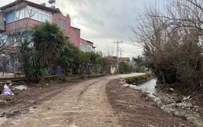 Kemer’de şiddetli yağış nedeniyle çöken yol onarıldı
