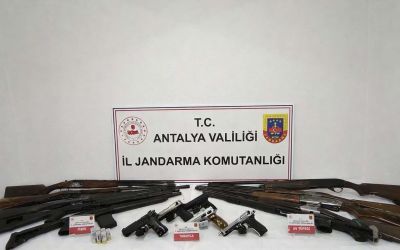 Gazipaşa’da ruhsatsız 15 silah ele geçirildi
