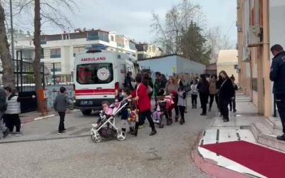 Antalya’da ilkokulda yangın çıktı: Öğrenciler tahliye edildi
