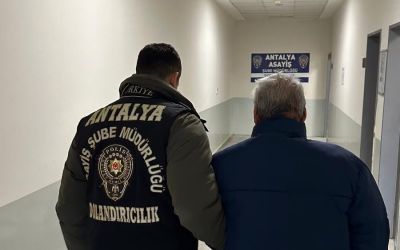 Antalya’da iş ve uygun fiyata cep telefonu vaadiyle 3 kişiyi dolandıran şüpheli tutuklandı
