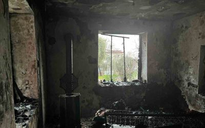 Evinde çıkan yangında ağır yaralanan yaşlı kadın hayatını kaybetti
