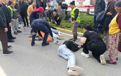 Geri manevra yapan kamyonete çarpan motosikletteki 2 kişi yaralandı
