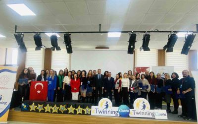 Aksu’da öğretmenlere dijital dönüşüm konusunda uygulamalı eğitim
