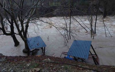 Gündoğmuş’ta sağanak, Uçansu Şelalesi’ni coşturdu
