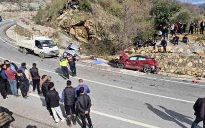 Alanya’da 3 araçlı zincirleme kaza: 1 ölü, 3 yaralı
