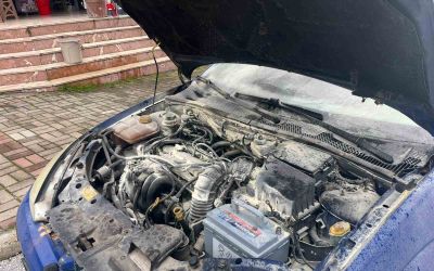 Alanya’da park halindeyken yanan otomobilin motor kısmında zarar oluştu
