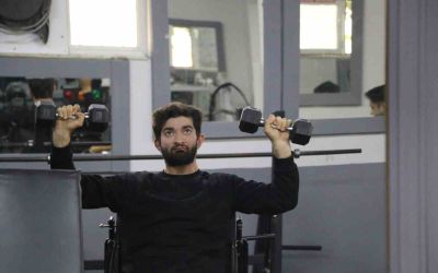 Serebral palsi hastası genç sporla hayata tutundu
