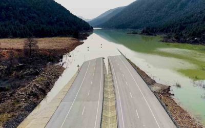 Yağmur ve sel sularının kapattığı Antalya-Konya Kara yolunda sular henüz çekilmedi
