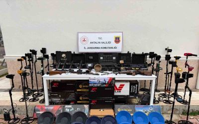 Antalya’da tarihi eser operasyonu: Milyonluk çok sayıda dedektör ve tarihi sikke ele geçirildi
