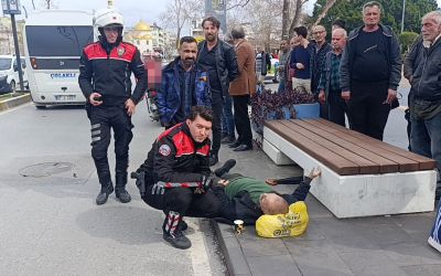 Yolun karşısına geçerken motosikletin çarptığı yaya yaralandı
