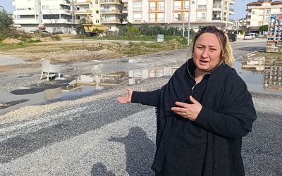 Yağışların sebep olduğu yoldaki çukura koltuklu önlem
