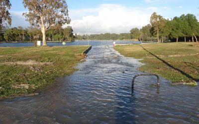 Manavgat’ta dev dalgalar Titreyengöl’ü denizle birleştirdi
