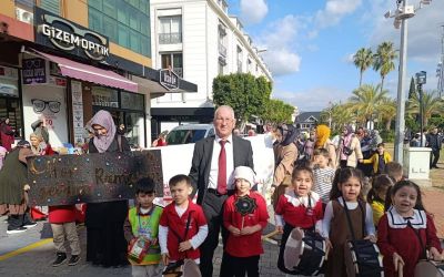 Miniklerden Ramazan davullarıyla renkli görüntüler oluşturdu
