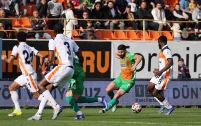 Trendyol Süper Lig: Corendon Alanyaspor: 0 - RAMS Başakşehir: 2 (İlk yarı)
