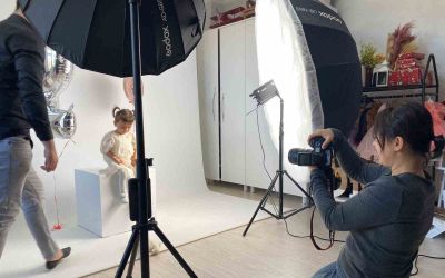 İkiz bebeklerinin fotoğraflarını çekerek başladı, evinin bir odasını stüdyoya çevirdi
