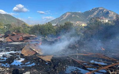 Alanya’da depo yakınındaki yangın korkuttu
